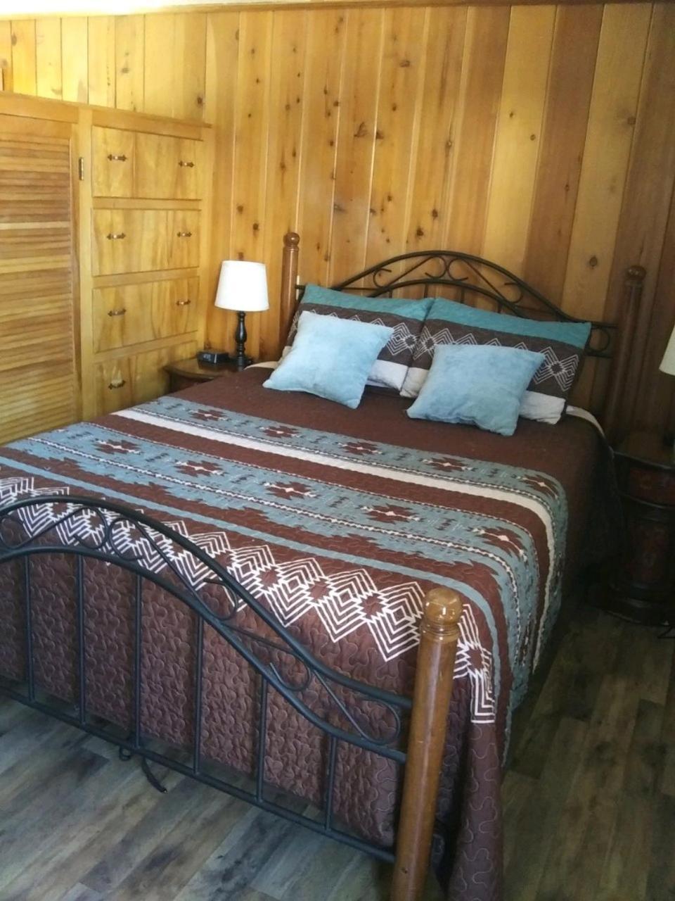 Kern Riverfront Lodge Кернвилл Экстерьер фото